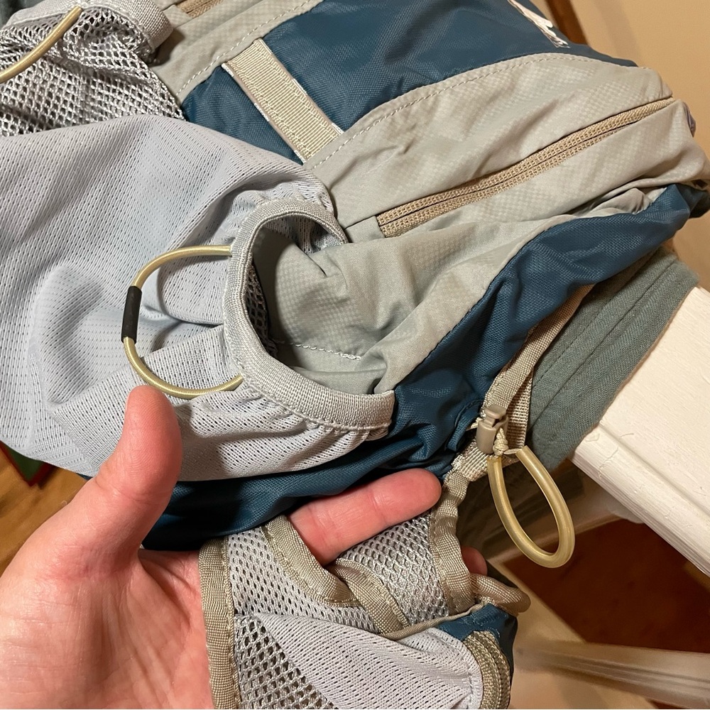 *New without tags* Gregory small hydration Day Pack - Picture 9 of 10